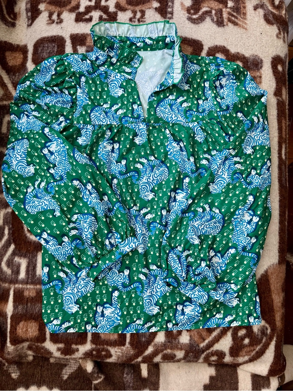 Green Popover Statement Blouse with Blue Tiger Flowers Boho Print